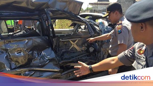 Kecelakaan di Jember Tewaskan Lima Orang Penjaga Pintu  Kecelakaan di Jember Tewaskan Lima Orang Penjaga Pintu