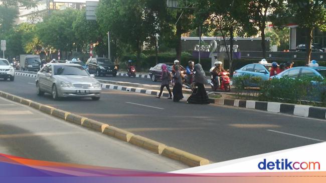 Menyeberang Sembarangan Menuju Casablanca Di Ruas Rasuna Said Ini Alasan Mereka