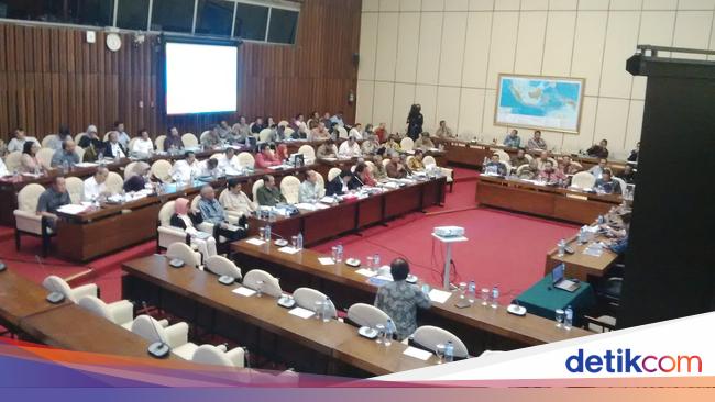 DPR Menhut Rapat  Kerja Soal Kebakaran Hutan