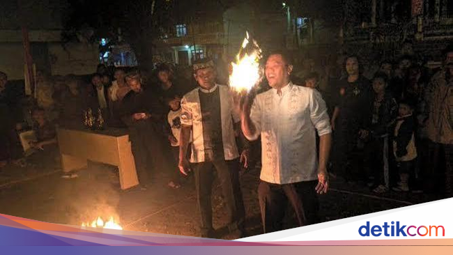 Serunya Main 'Bola Api' Meriahkan Tahun Baru Islam di Sukabumi
