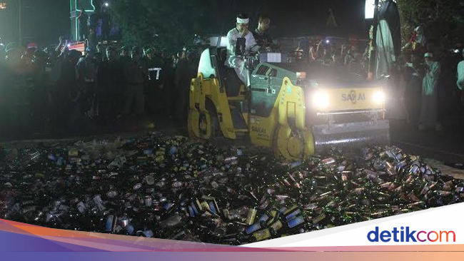 1 Muharram, Polres Purwakarta Musnahkan 4.500 Botol Miras