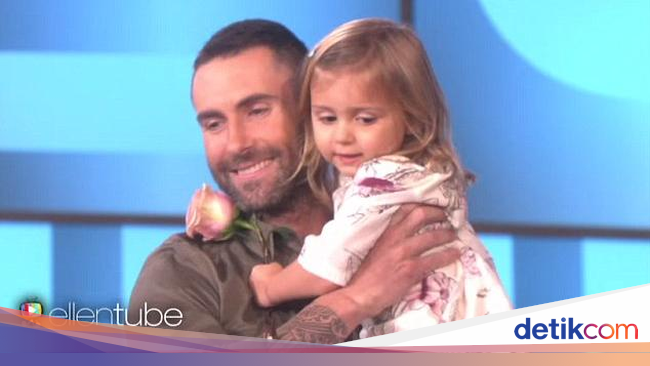 Adam Levine Temui Gadis Kecil yang Menangis Saat Tahu Dia 