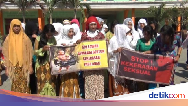 Pelajar Banyuwangi Deklarasikan Perang Terhadap Paedofilia Pelajar Banyuwangi Deklarasikan Perang Terhadap Paedofilia