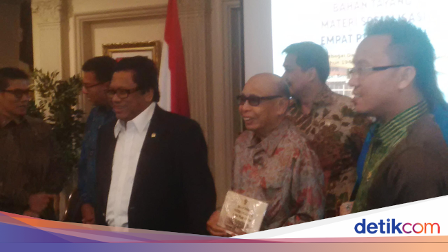 Mahasiswa Sampai Pengusaha Ikut Sosialisasi 4 Pilar di KJRI Sydney Mahasiswa Sampai Pengusaha Ikut Sosialisasi 4 Pilar di KJRI Sydney