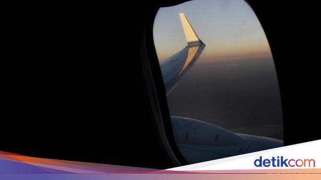 乗客が「誤って」飛行機の窓を割ったとき