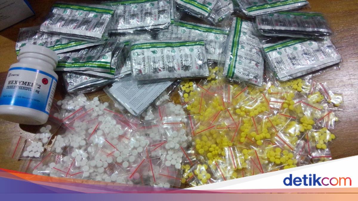 Bagaimana Mengetahui Dokter Menjadi Sales Obat?