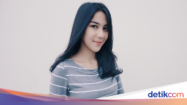 Adinda Thomas Kenang Masa Sulit Bersama Ibunda Adinda Thomas Kenang Masa Sulit Bersama Ibunda