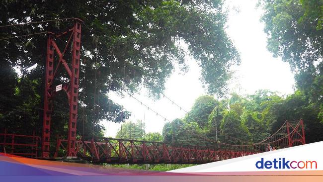 Mitos Cinta di Jembatan Kebun Raya Bogor