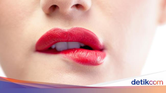 10 Cara Memerahkan Bibir Secara Alami Dan Tanpa Efek Samping Deherba Com