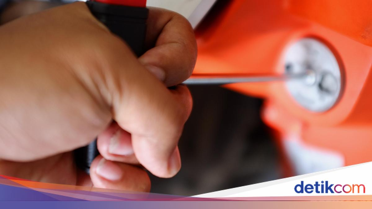 Polisi Tangkap Dua Maling Motor di Tangerang, Sajam Golok Disita