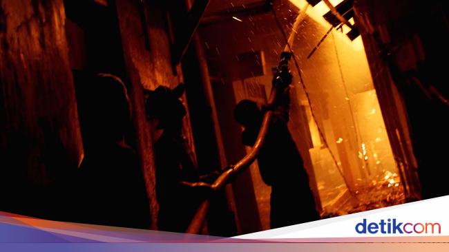 Korban Tewas Kebakaran Mal di Zigong China Bertambah Jadi 16 Orang