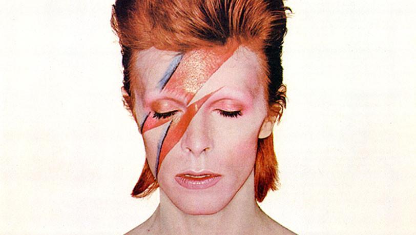 Biografi David Bowie Kupas Kehidupan Liar Sang Ziggy Stardust