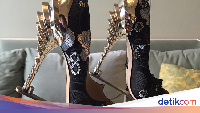 Ketika Cheongsam Hadir di Sepasang Stiletto