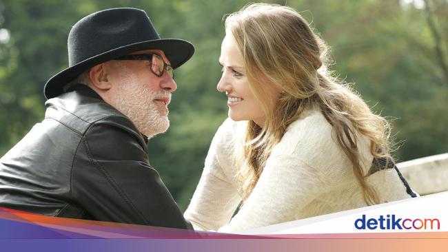 Wanita Naksir Pada Pria Yang Lebih Tua Termasuk Tanda Cinderella Complex