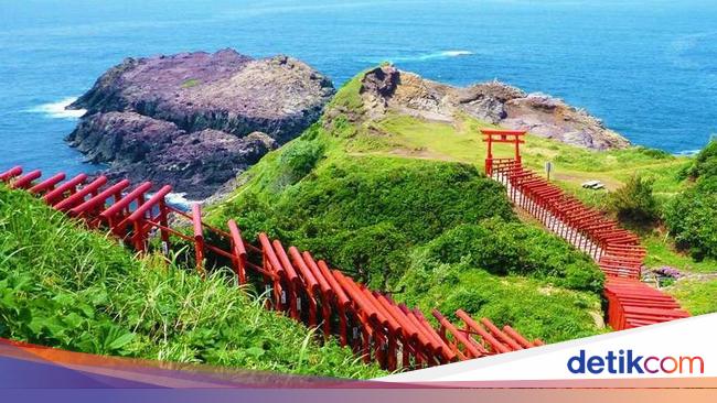 Kuil di Jepang dengan Gerbang Unik  Menuju Laut