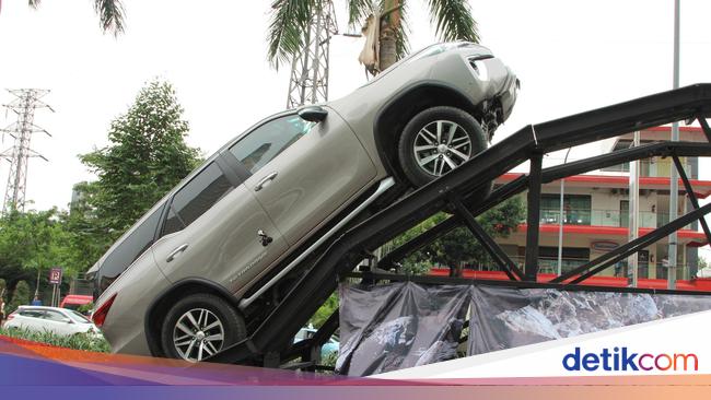 Menanjak 47 Derajat Pakai All New Fortuner  Cuma Bisa 