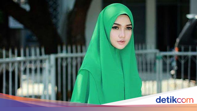 Foto: Pesona Selebgram Garut dengan Khimar Syar'i, Reista 
