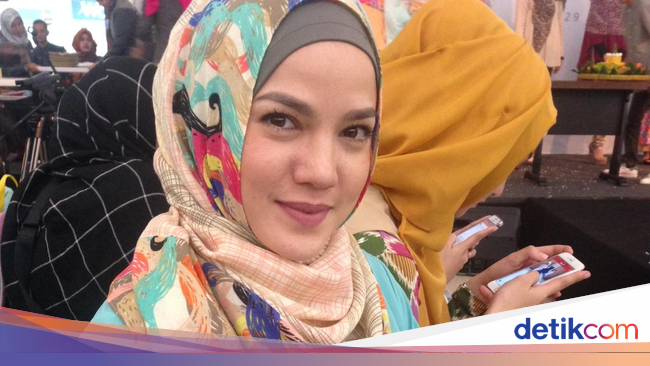 Foto Cantiknya Alice Norin Pakai Jilbab Warna warni  Foto Cantiknya Alice Norin Pakai Jilbab Warna warni
