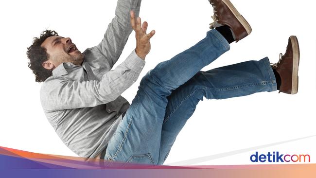 Ini Alasan Mengapa Wanita Hamil Dilarang Naik Turun Tangga