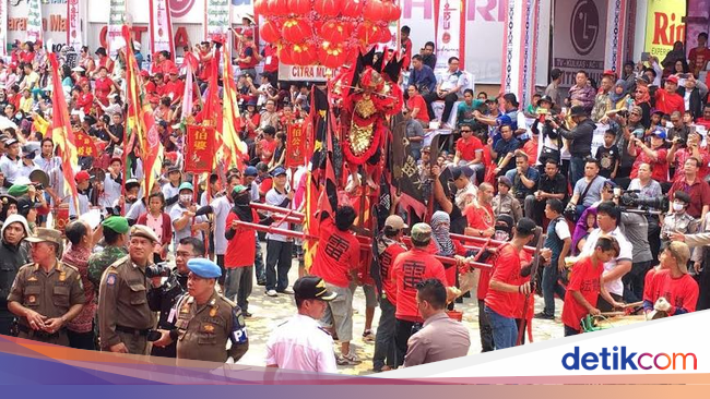 Melihat Kemeriahan Perayaan Cap Go Meh dan Karnaval Tatung 