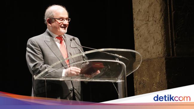 Author of Satanic Verses Salman Rushdie Stabbed in New York