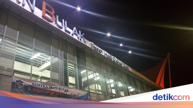 Percantik Kawasan Sentra Ikan Bulak Risma Bangun Patung Percantik Kawasan Sentra Ikan Bulak Risma Bangun Patung