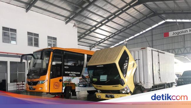 ini bedanya produksi mobil penumpang dan karoseri