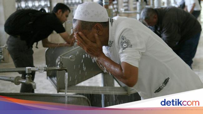 Apakah Makan Membatalkan Wudhu? Apakah Makan Membatalkan Wudhu?