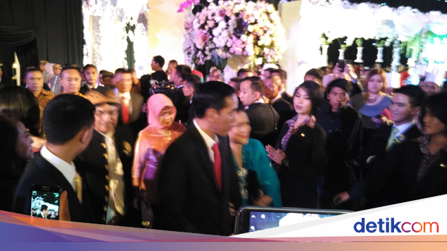 Jokowi dan Sejumlah Pejabat Hadiri Pernikahan Anak  Jokowi dan Sejumlah Pejabat Hadiri Pernikahan Anak