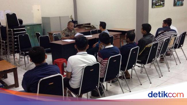 Cegah Prostitusi Sesama Jenis, 8 Pria Diamankan di �Gang