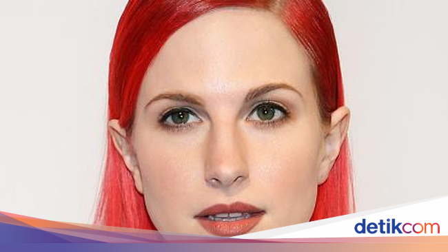 Hayley Williams Rilis Brand Cat Rambut  dengan Warna  warna  