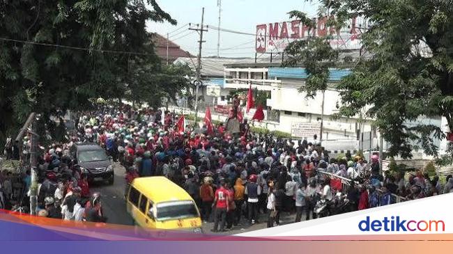 Ratusan Buruh Pt Maspion Tuntut Gaji Sesuai Umk