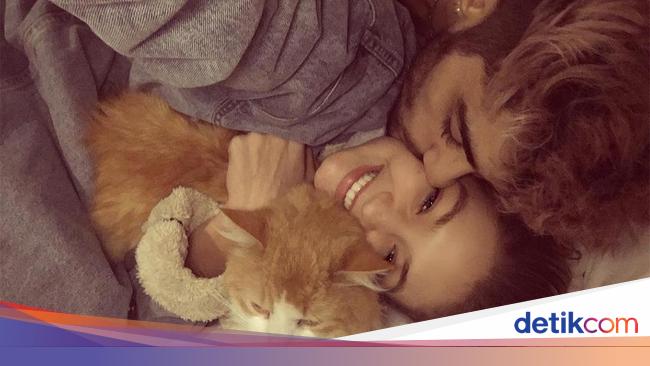 Kecupan Mesra Zayn Malik Untuk Gigi Hadid