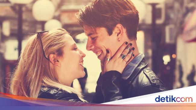7 Kisah Romantis Pasangan yang Ketemu di Aplikasi Kencan