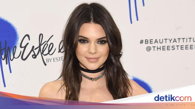 Kendall Jenner Pertamakali Cukur Bulu Kaki Saat Umur 7 Tahun