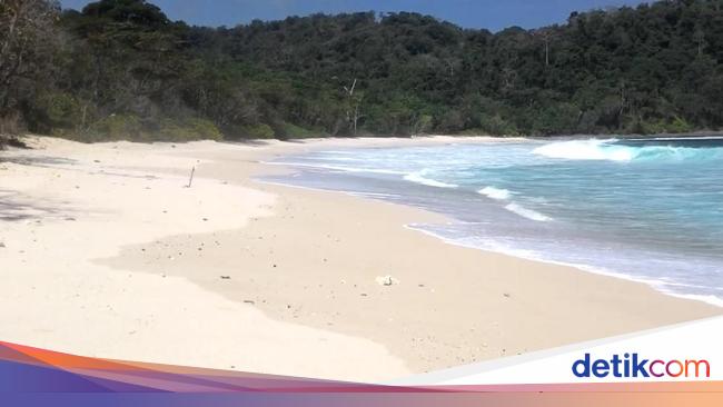 Apa Saja Pantai  Anti Mainstream di  Malang  