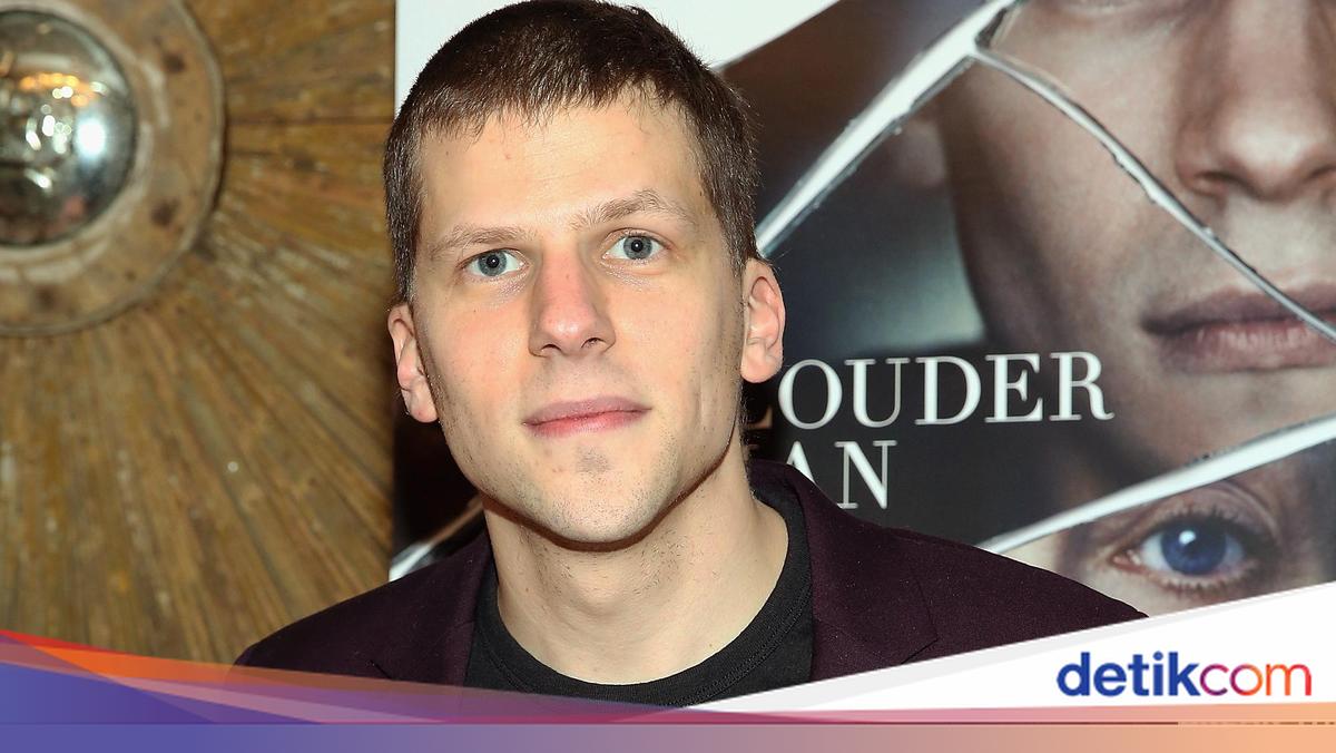 Why Jesse Eisenberg Left America to Become a Polish Citizen