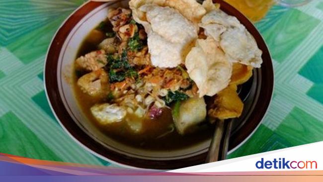 Saat Kuah Soto Bertemu Sayuran Berbumbu Rujak Di Banyuwangi