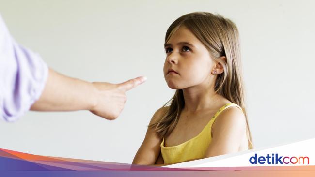 Anak Bertanya 'Apa Itu Threesome', Bagaimana Cara Bijak Menjelaskannya?