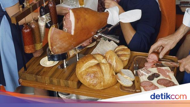 Potret Menu di Pesawat Zaman  Dulu  yang Bikin Ngiler