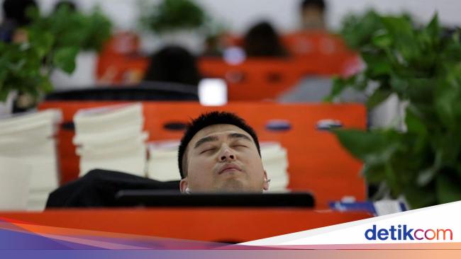Kaum Muda China Muak dengan Sistem Kerja Rodi 996