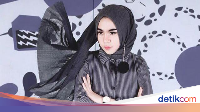 Tutorial Hijab  Pakai  Anting  Pom Pom