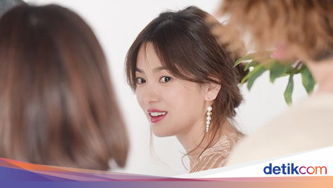  Song  Hye  Kyo  Tampil dengan Rambut  Pendek Lagi Makin Cantik 
