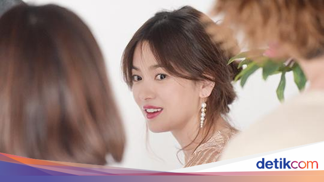 Song Hye Kyo Tampil dengan Rambut Pendek Lagi Makin Cantik Song Hye Kyo Tampil dengan Rambut Pendek Lagi Makin Cantik