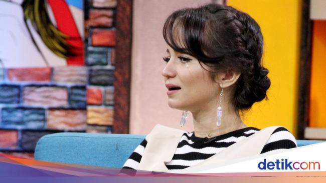 Air Mata Enzy Storia Mengenang Sang Ayah