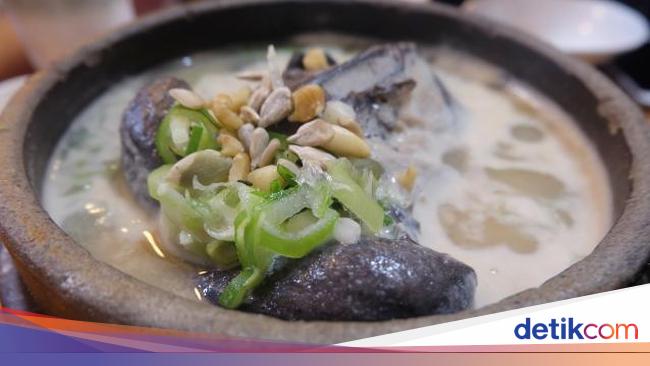 Tosokchon Samgyetang: Racikan Sup Ayam Hitam dan Ginseng Tosokchon Samgyetang: Racikan Sup Ayam Hitam dan Ginseng