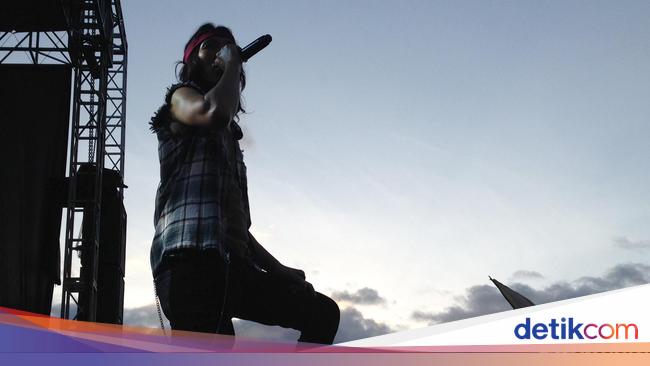Lirik dan Chord Lagu Aku Gak Mau Membagi Kamu dari Slank
