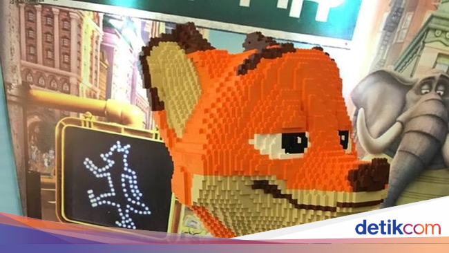  Anak  Kecil  Jadi Kontroversi Hancurkan Lego Raksasa yang 