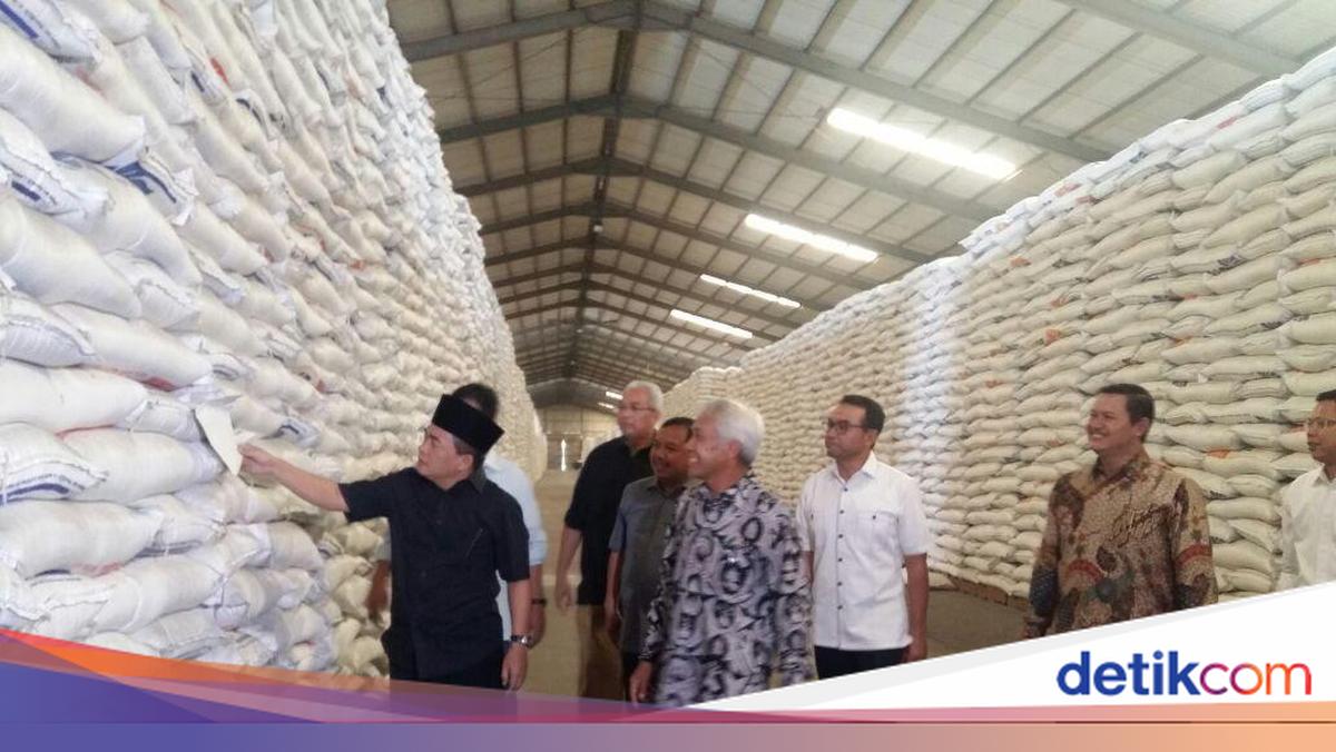 Kunjungan Ke Gudang Bulog, Ketua DPR Cek Beras Vietnam dan Raskin