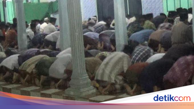 Menengok Salat Tarawih Tercepat di Blitar